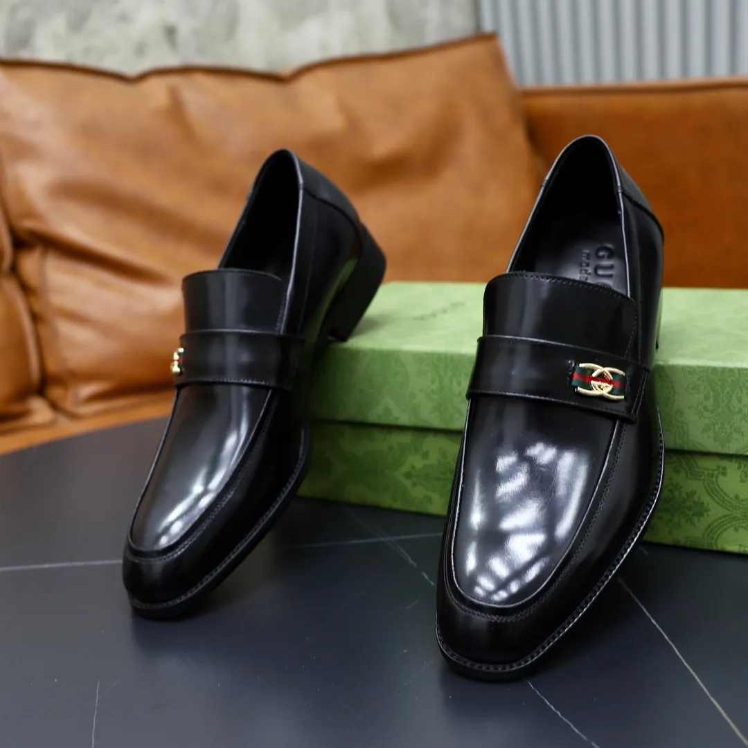 Men's shoes: 250🙅‍♂️🙅‍♂️🙅‍♂️Niuli Brand: GUCCI Size: 38-44 (45 can be customized) Level: Counter classic Material: Original soft cowhide upper Comfortable cowhide lining Original lightweight outsole Style category: Business casual footwear Driving leather shoes Color: Actual picture color